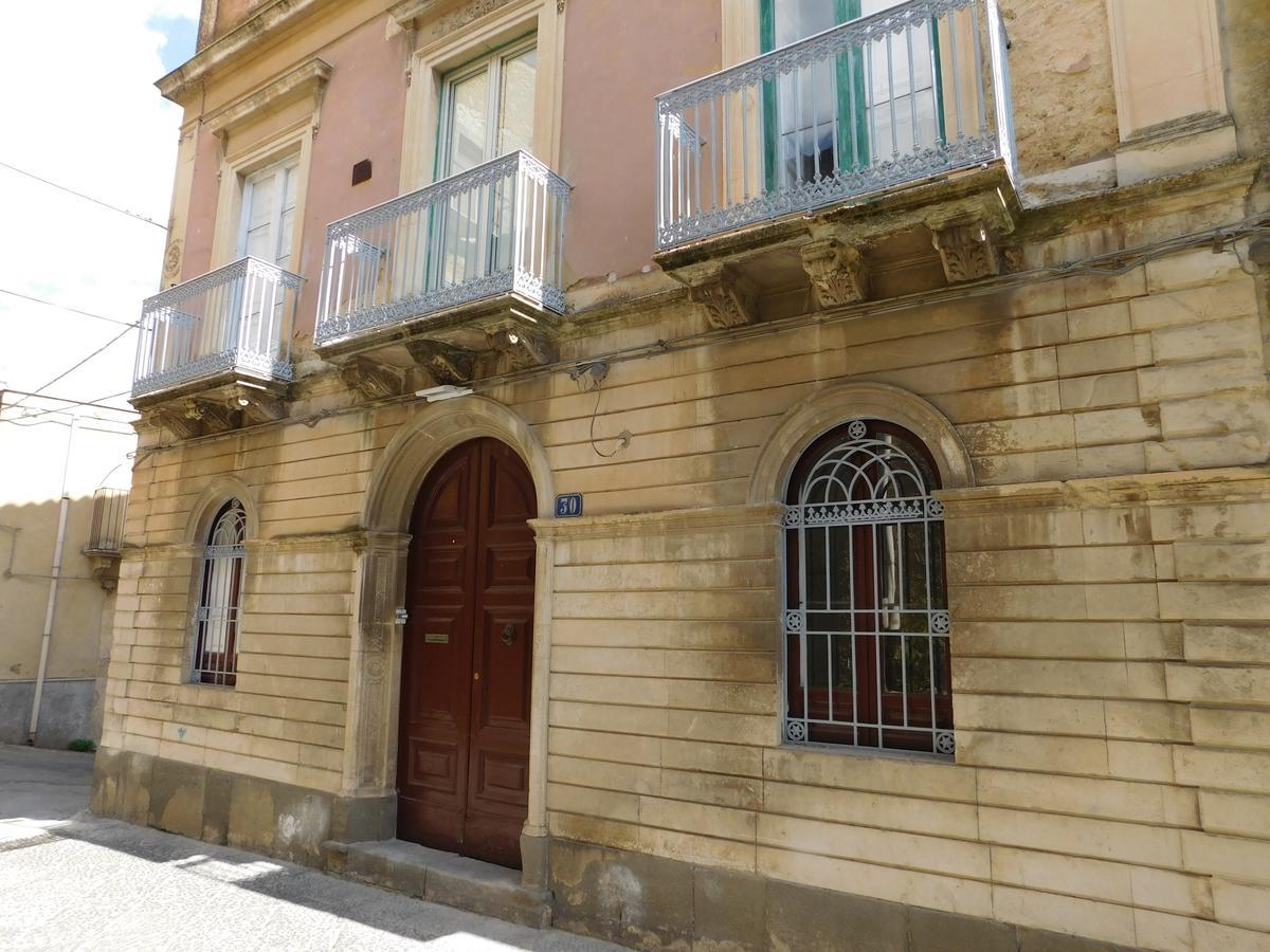 Bed and Breakfast Palazzo Dei Vespri Caltagirone Exterior foto